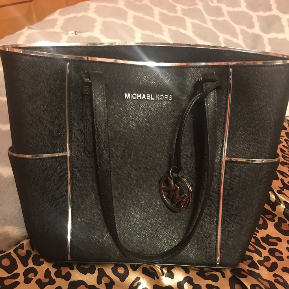 AUTHENTIC Michael Kors medium shoulder bag